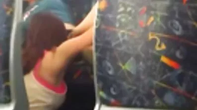 Красуня не відео порно безкоштовно боїться кліщового енцефаліту і дражнить свою кицьку на природі