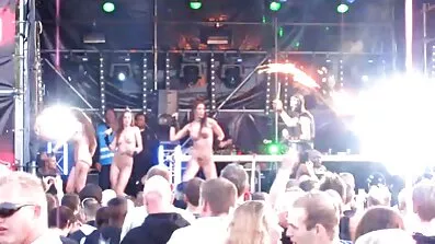 Чудові матусі з великими цицьками секс відео безкоштовно мастурбують на ліжку