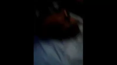 Величезний зелений відео секс безкоштовно фалоімітатор повністю заповнює попку дівчини
