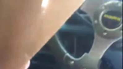 Іскрометна дивитись порно відео безкоштовно дівчина розгулює по будинку напівголою і обожнює пестити себе
