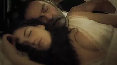 Вітчим експериментує з розпусною дочкою з великим членом порно відео скачати безкоштовно