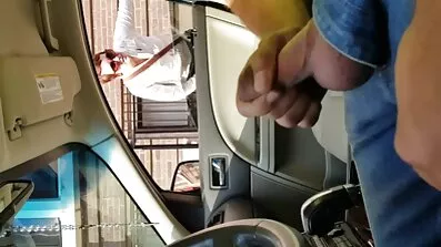 Широко порно відео безкоштовно онлайн розсовуй ноги і вставляй побільше іграшок в попку