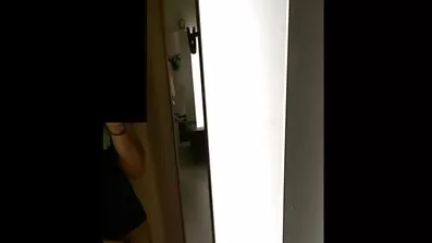 Хтива блондинка Біонда поспішає пограти з членом агента порно відео дивитися безкоштовно