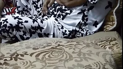 Сором'язливу порно відео дивитися безкоштовно дівчину знімають на порно кастингу, поки вона не скінчить