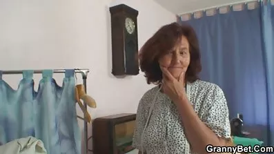Великий член трахнув в жопу секс відео безкоштовно збуджену брюнетку