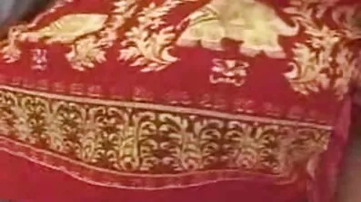 Пампушка в дуже прозорій сукні легко подивитисяпорно спокушає хлопця на розпусту